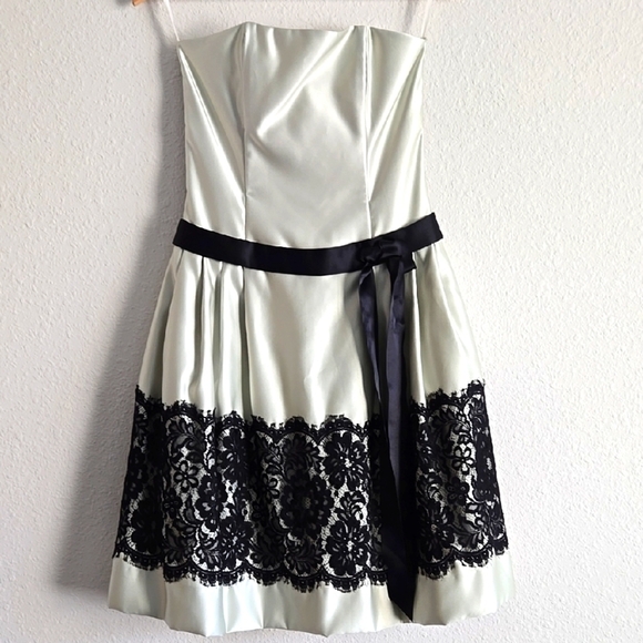 Elegant Satin Pastel Green & Black Lace A Line Sweatheart Knee Length Prom Dress - Picture 2 of 11